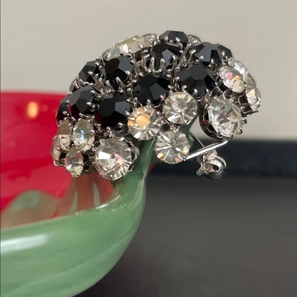 Vintage Austria Black & Crystal High Domed Rhinestone Brooch - Picture 3 of 8